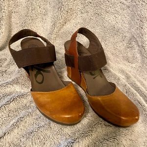 OTBT Two Tone Brown Rexburg Wedge with elastic strap